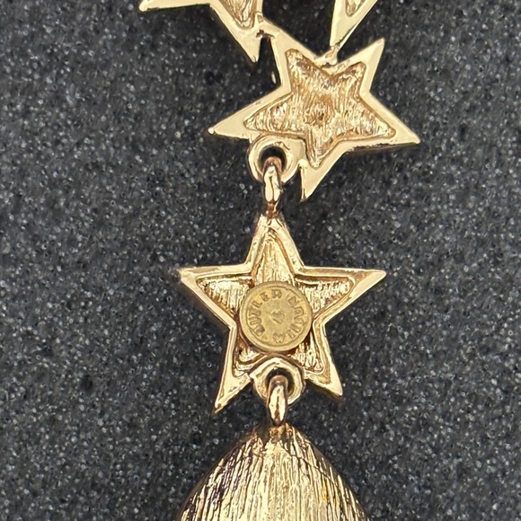 Butler & Wilson signed Star and Moon Drop Brooch - Picture 3 of 5